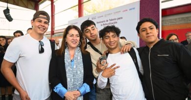 La gobernadora destaca la importancia de la colaboración entre gobierno, academia e industria para fomentar oportunidades y justicia social en el estado.