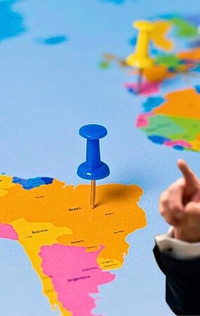 Pese al nuevo proteccionismo de EE.UU., América Latina enfrenta la ofensiva arancelaria de Trump con relativa calma, entre desafíos y oportunidades.