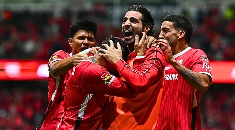 Los Diablos Rojos vencieron 2-0 al América en el Nemesio Diez y rompieron una sequía de 15 años sin campeonatos; evitaron además un histórico tetracampeonato azulcrema.